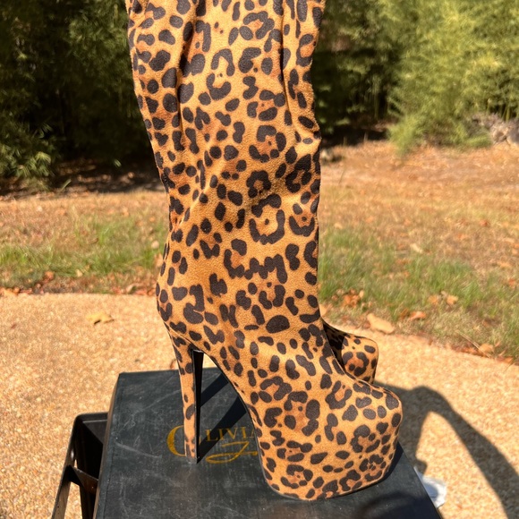 Leopard Print Platform Boots - Picture 3 of 11